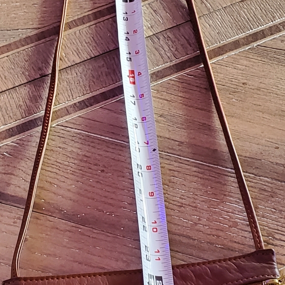 SVEN Berkeley USA Brown Leather Medium Crossbody Bag - Picture 8 of 17